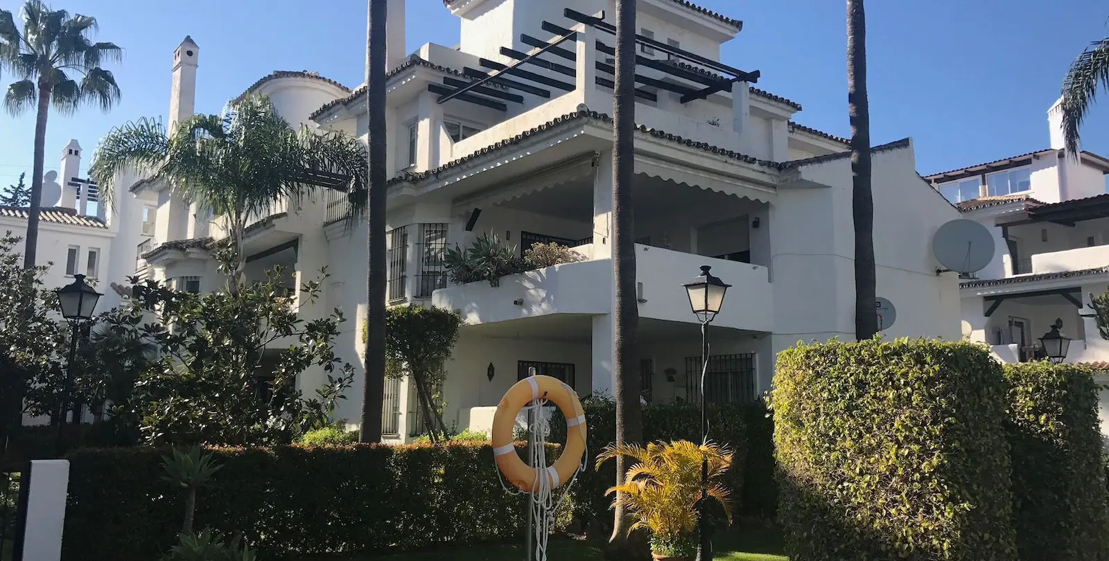 Sale of middle floor apartment in Nueva Andalucía 1