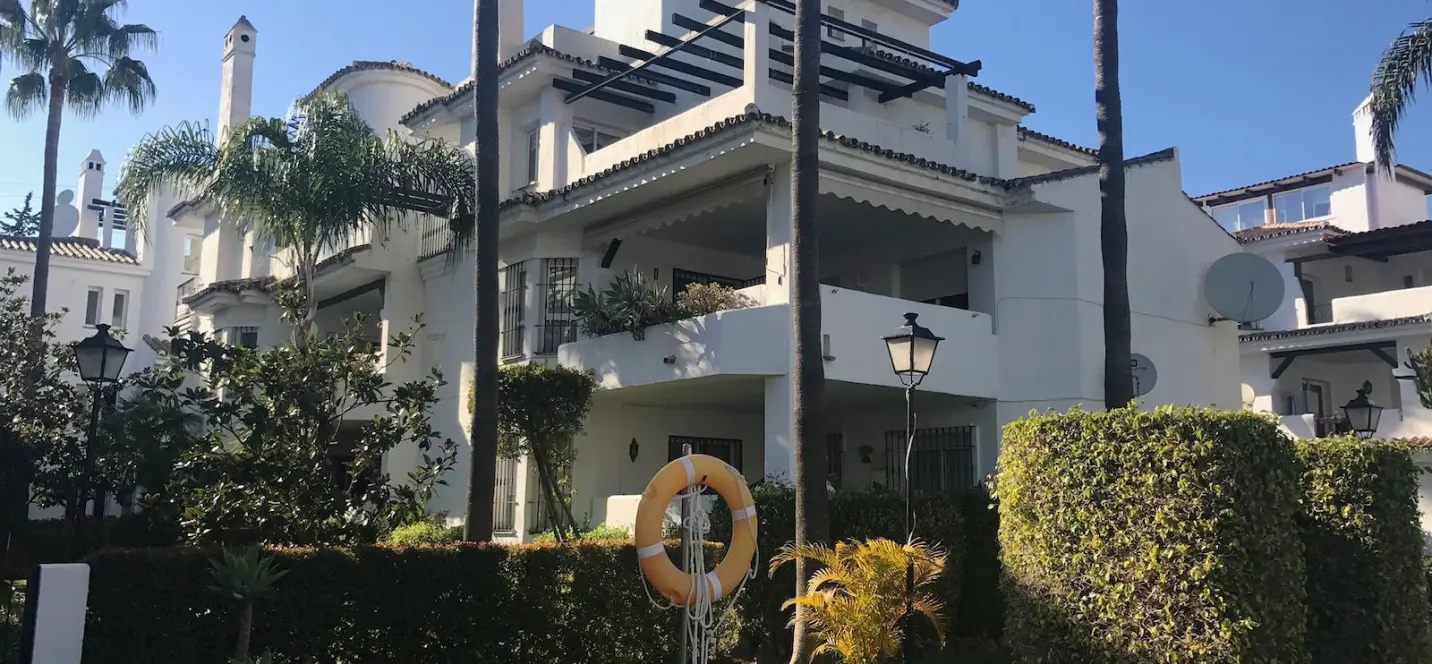 Venta de apartamento en planta media en Nueva Andalucía 0