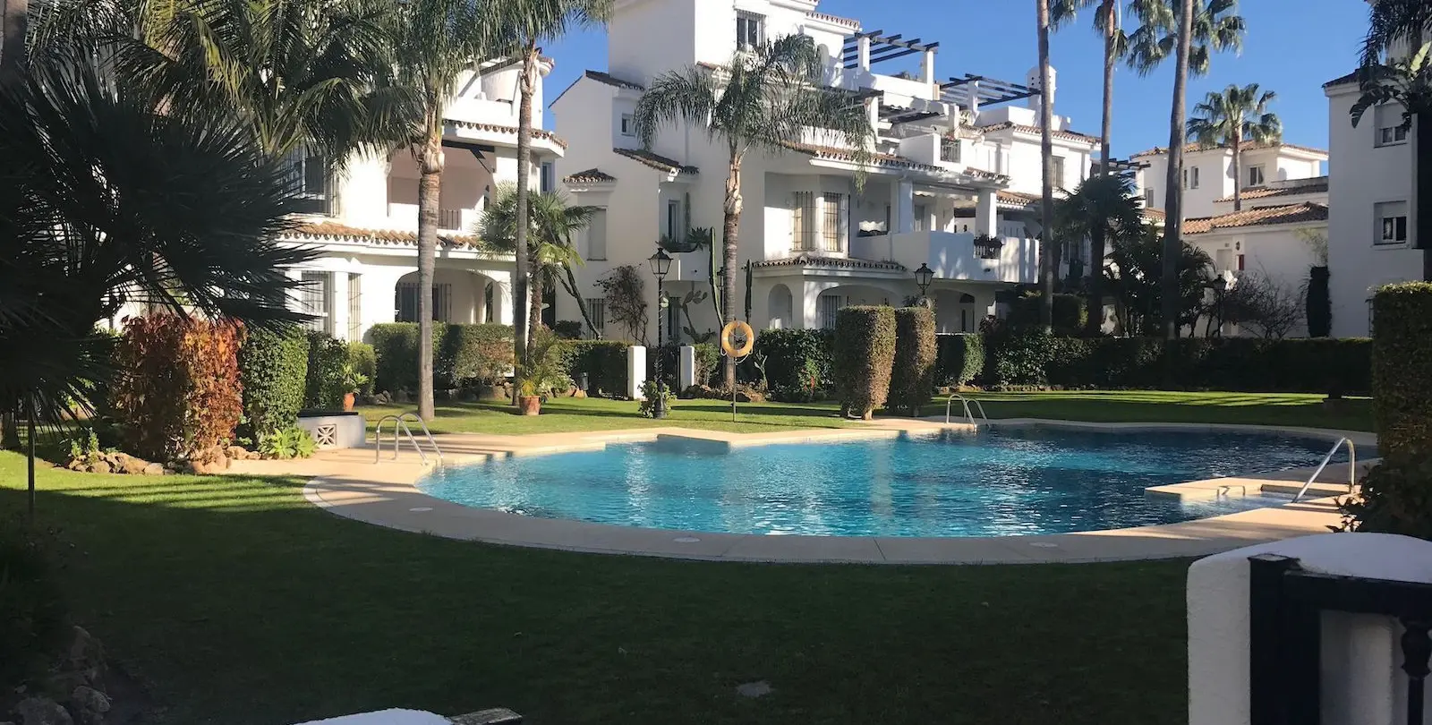 Sale of middle floor apartment in Nueva Andalucía 2