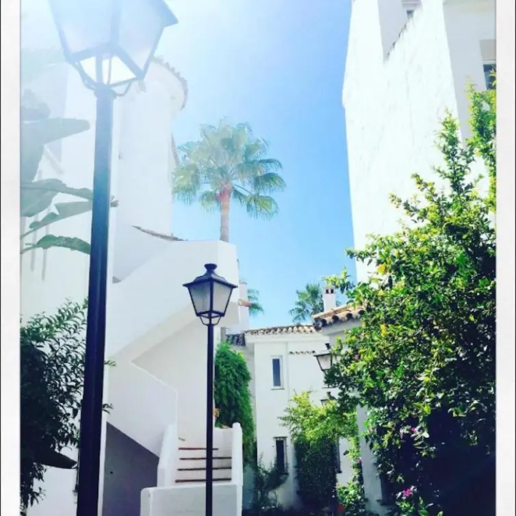 Venta de apartamento en planta media en Nueva Andalucía