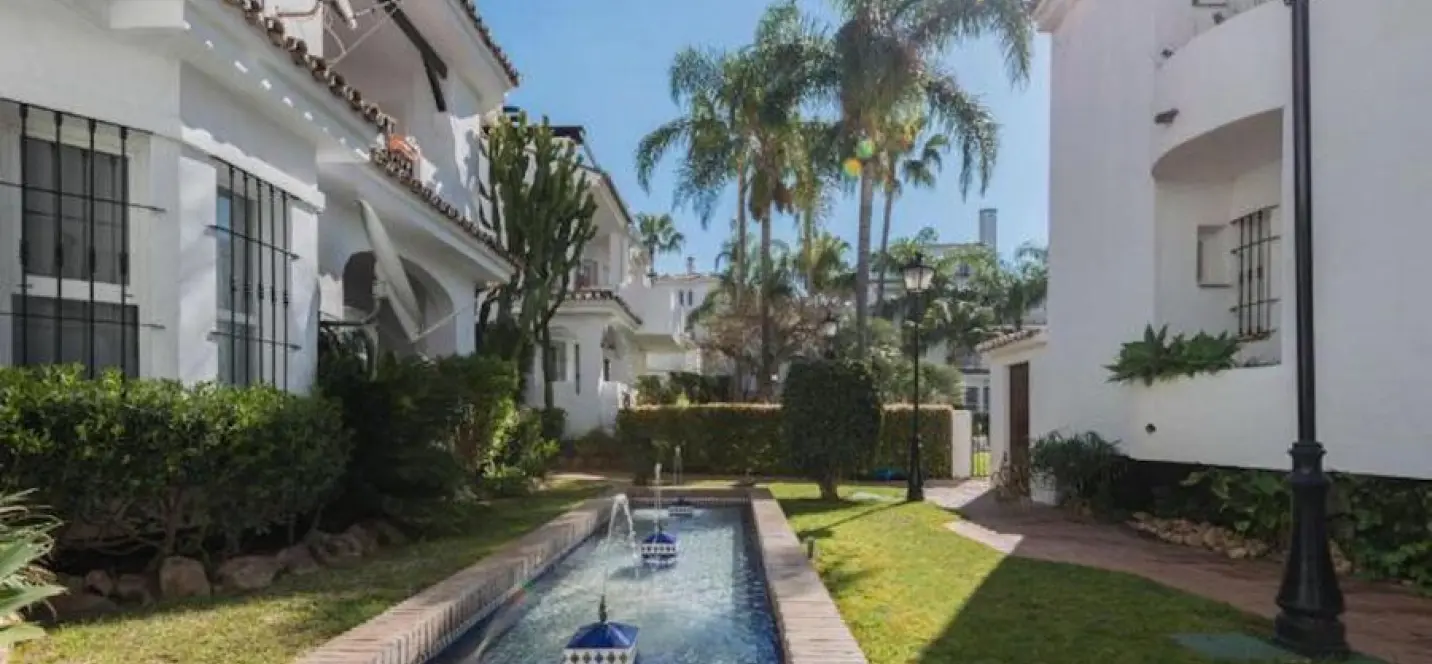 Venta de apartamento en planta media en Nueva Andalucía 3