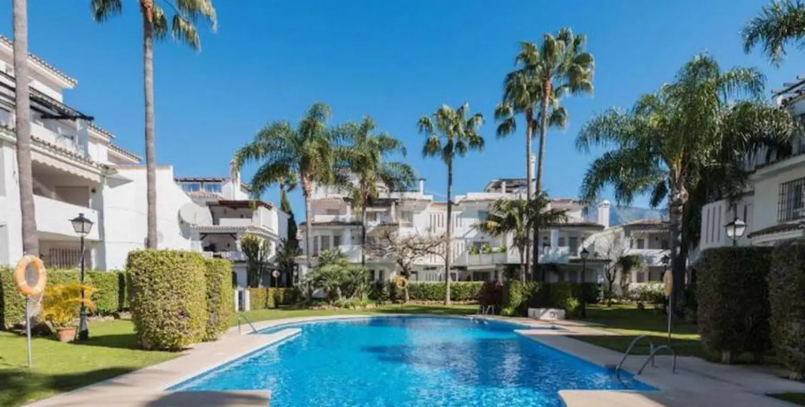 Sale of middle floor apartment in Nueva Andalucía 5