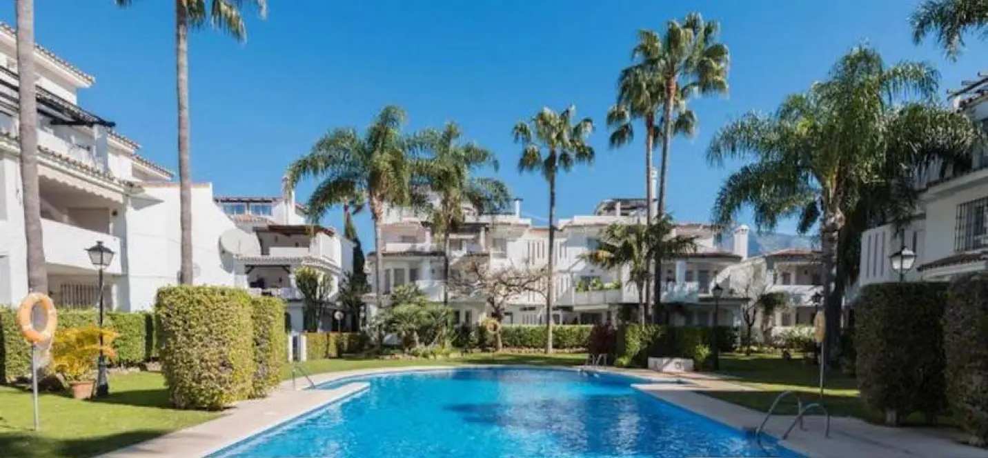 Venta de apartamento en planta media en Nueva Andalucía 4