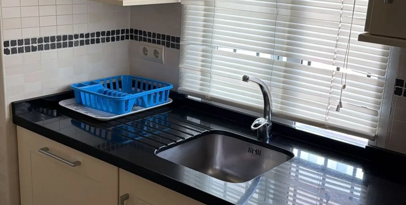 Sale of middle floor apartment in Nueva Andalucía 9