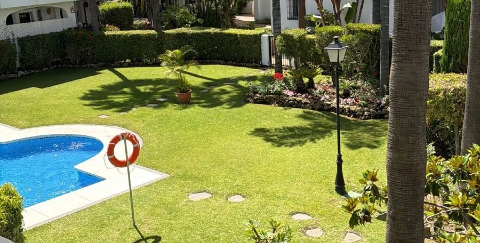 Sale of middle floor apartment in Nueva Andalucía 24