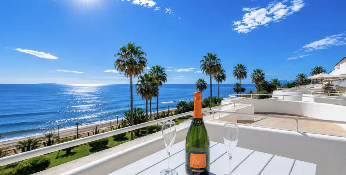 Продажа апартаментов на первом этаже в Estepona 1