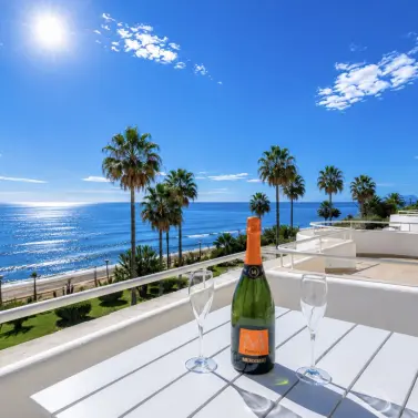 Продажа апартаментов на первом этаже в Estepona