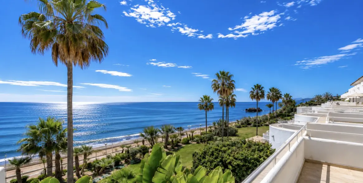 Продажа апартаментов на первом этаже в Estepona 2