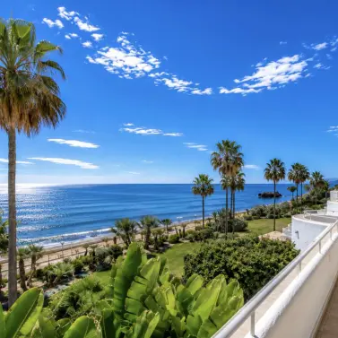 Продажа апартаментов на первом этаже в Estepona