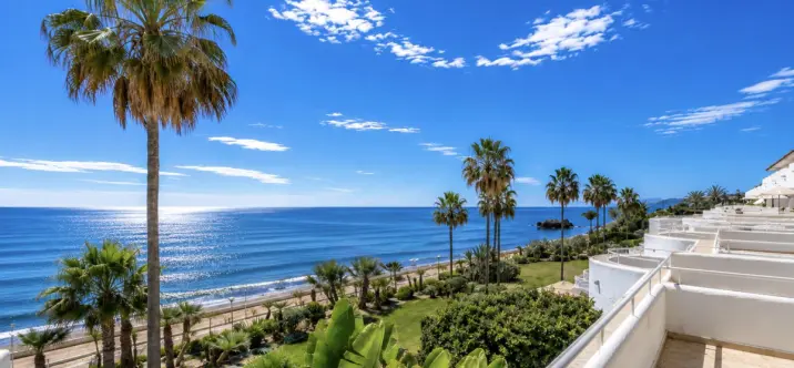 Продажа апартаментов на первом этаже в Estepona 1