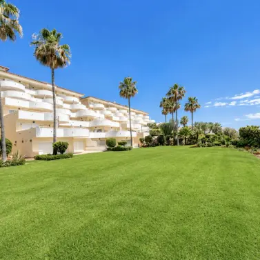 Продажа апартаментов на первом этаже в Estepona