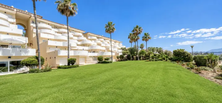 Продажа апартаментов на первом этаже в Estepona 4