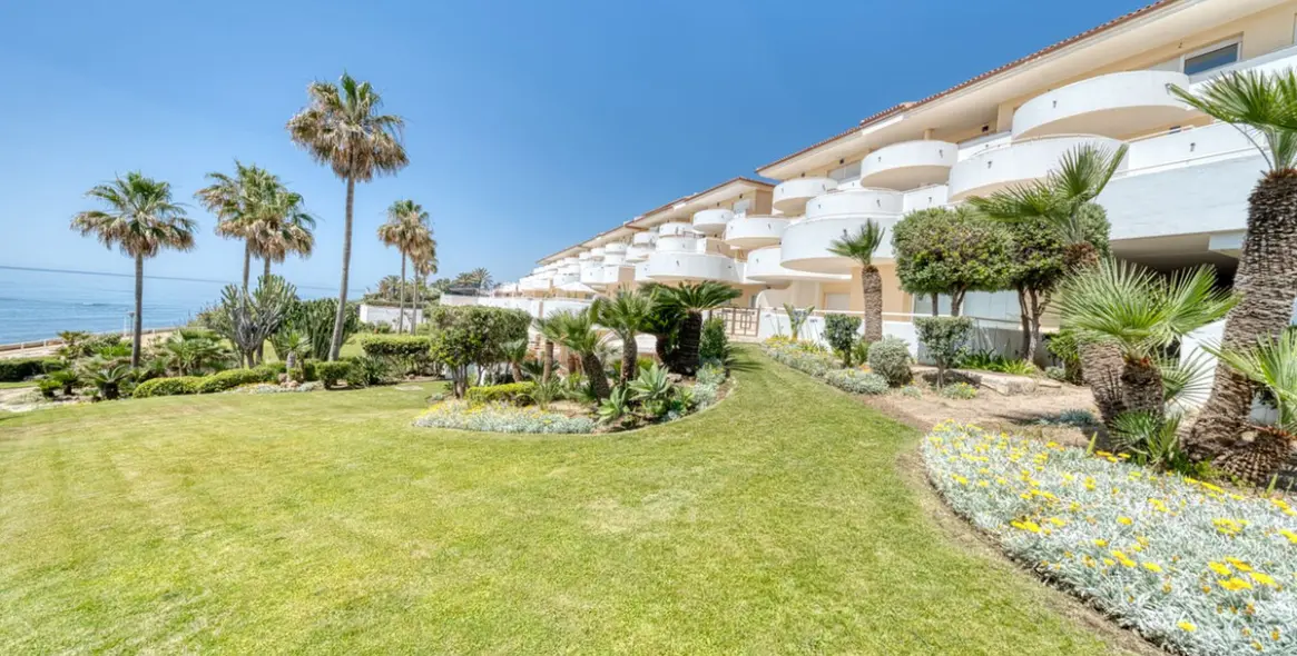 Продажа апартаментов на первом этаже в Estepona 24