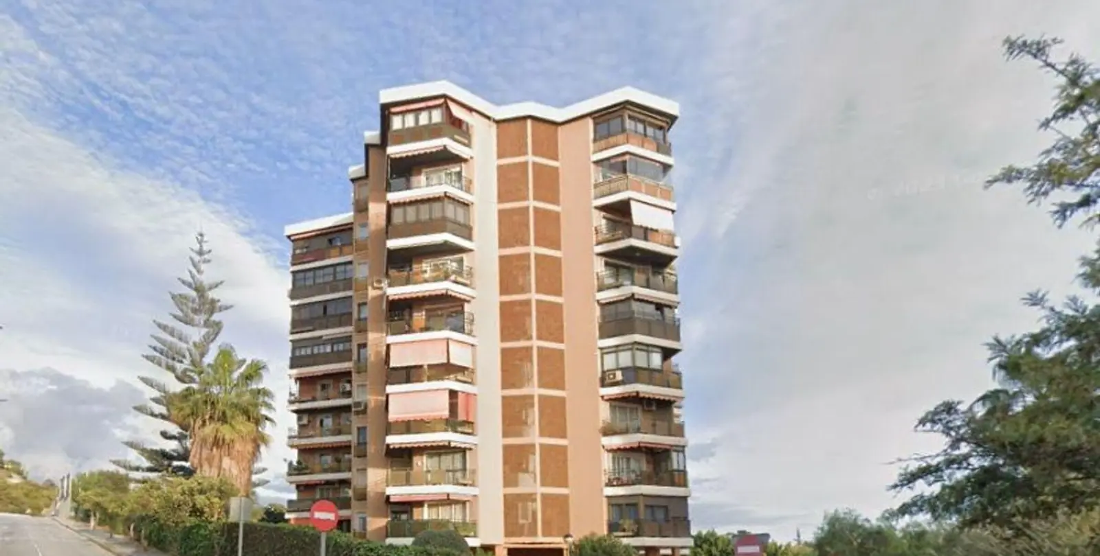 Sale of penthouse in El Palo 2