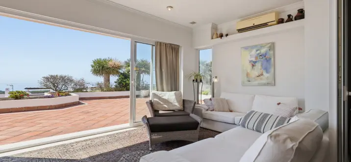 Sale of middle floor apartment in Doña Julia 0