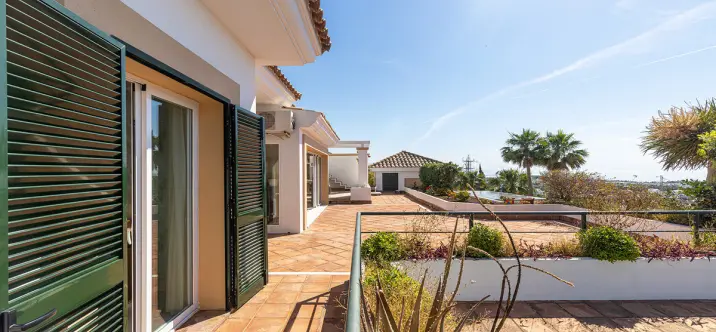Sale of middle floor apartment in Doña Julia 1