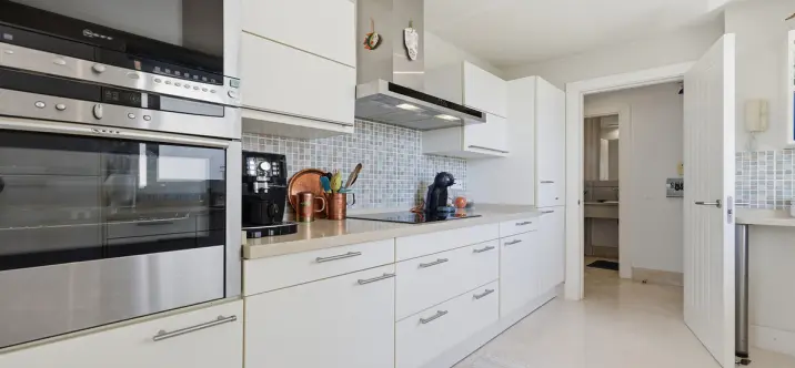 Sale of middle floor apartment in Doña Julia 3