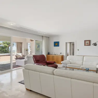 Sale of middle floor apartment in Doña Julia