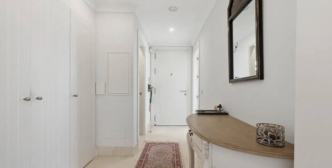 Sale of middle floor apartment in Doña Julia 10