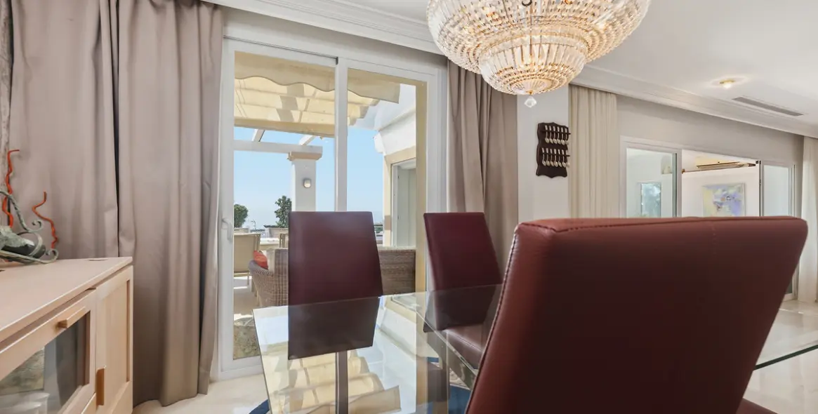 Sale of middle floor apartment in Doña Julia 11