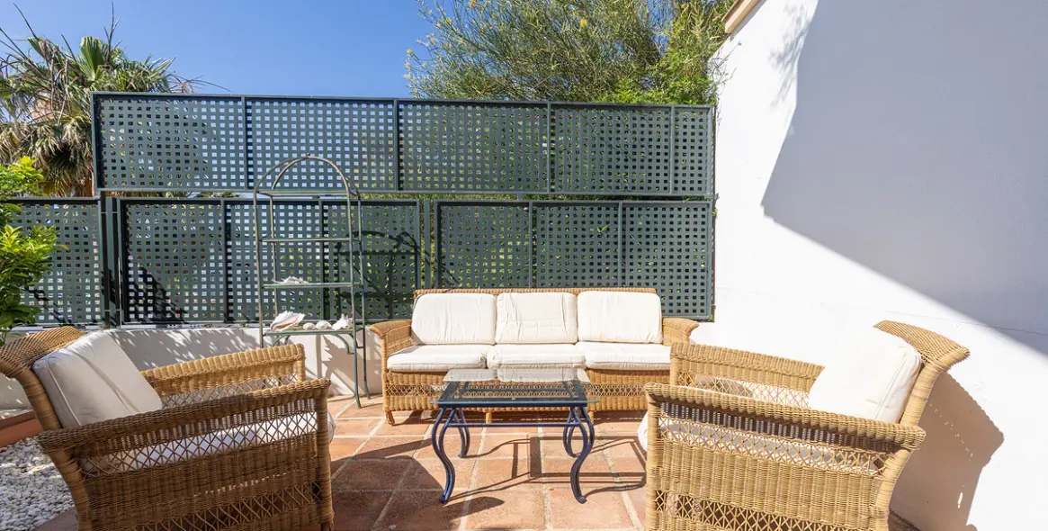 Sale of middle floor apartment in Doña Julia 32