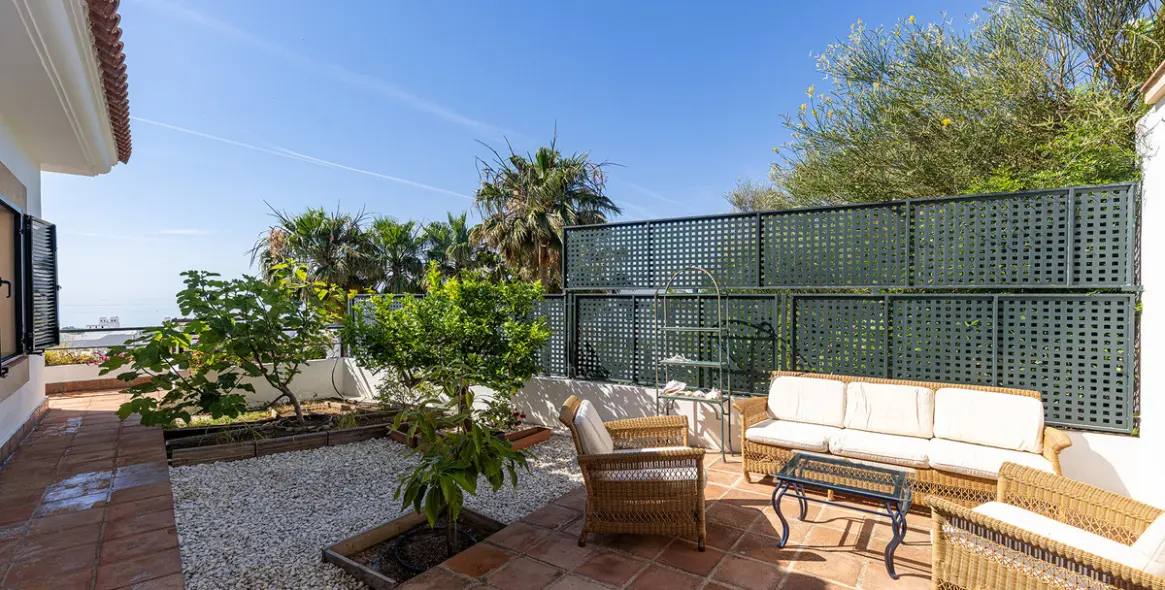 Sale of middle floor apartment in Doña Julia 43