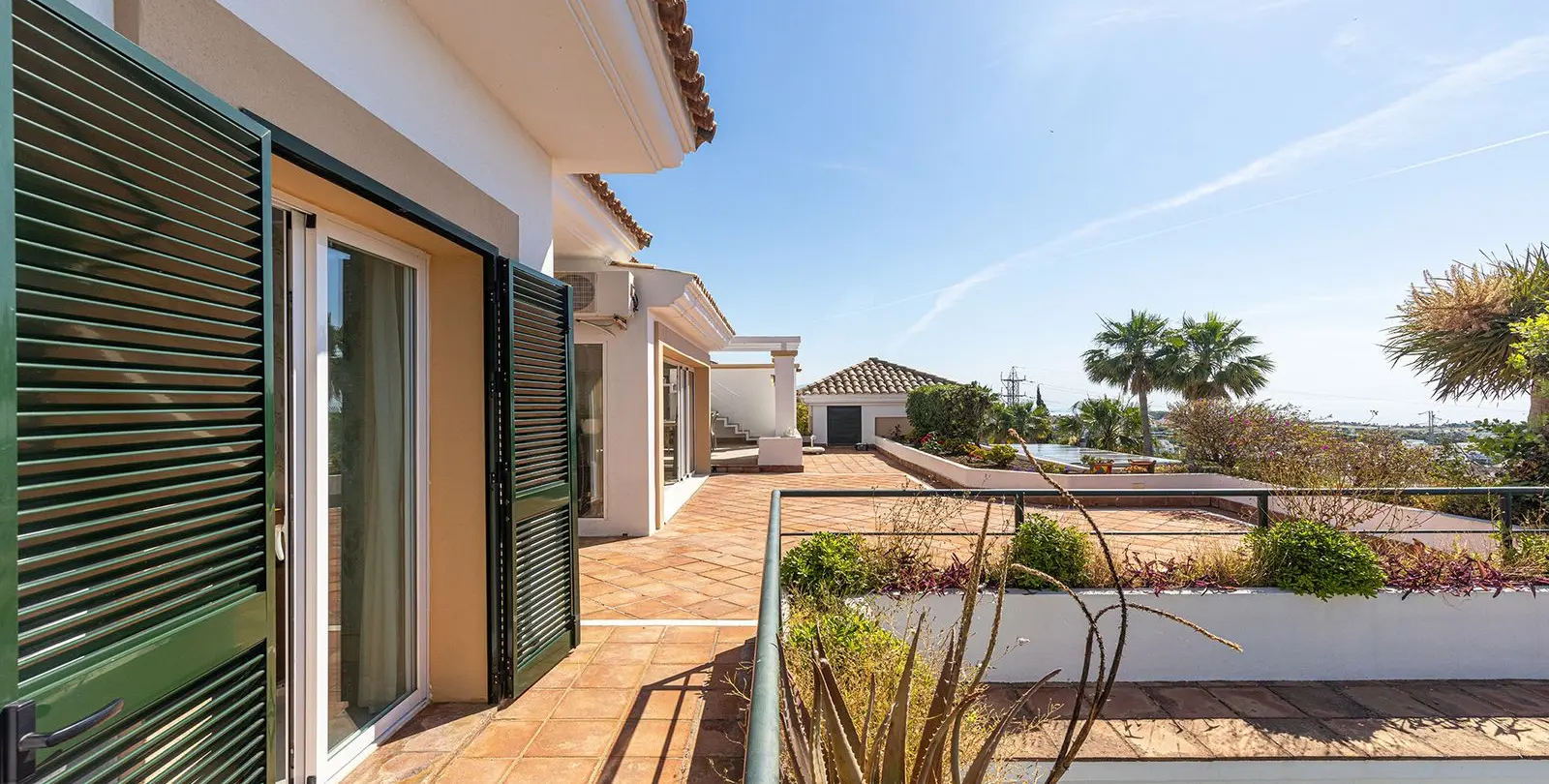 Sale of middle floor apartment in Doña Julia 1