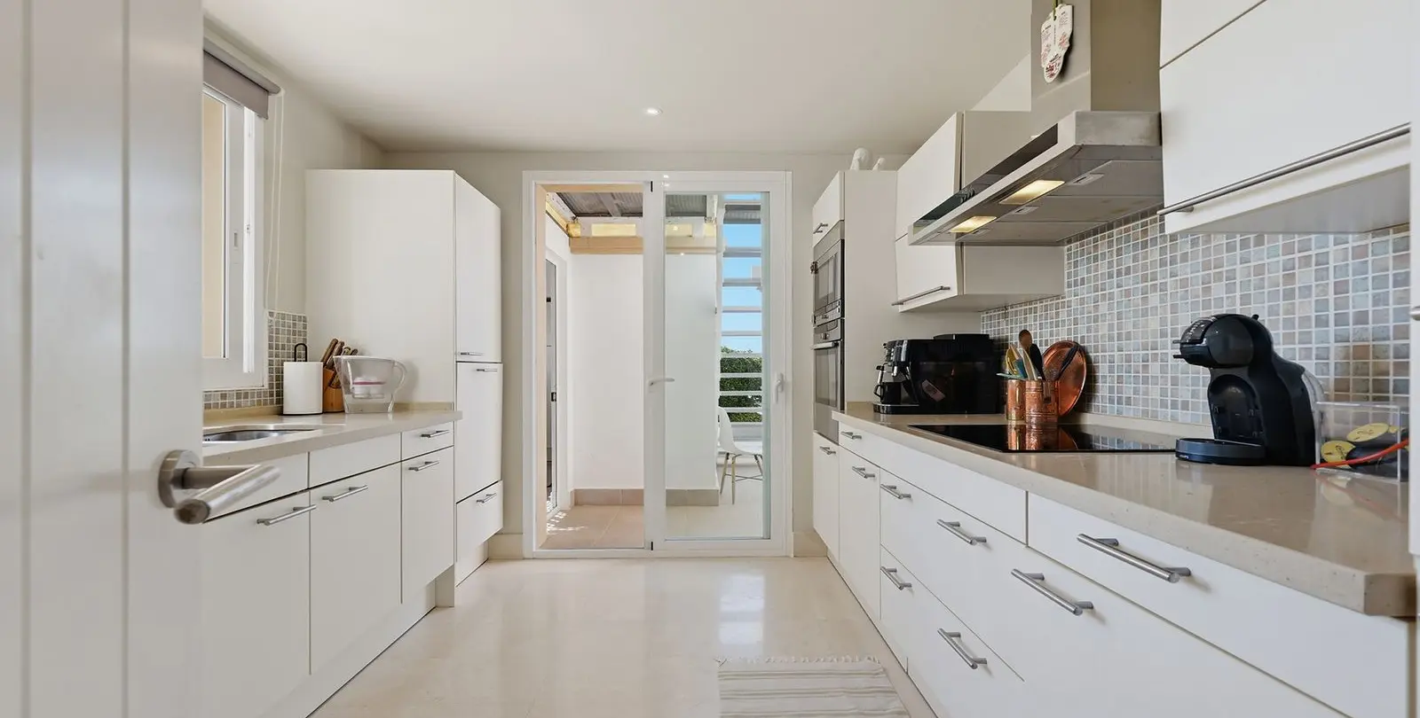 Sale of middle floor apartment in Doña Julia 4
