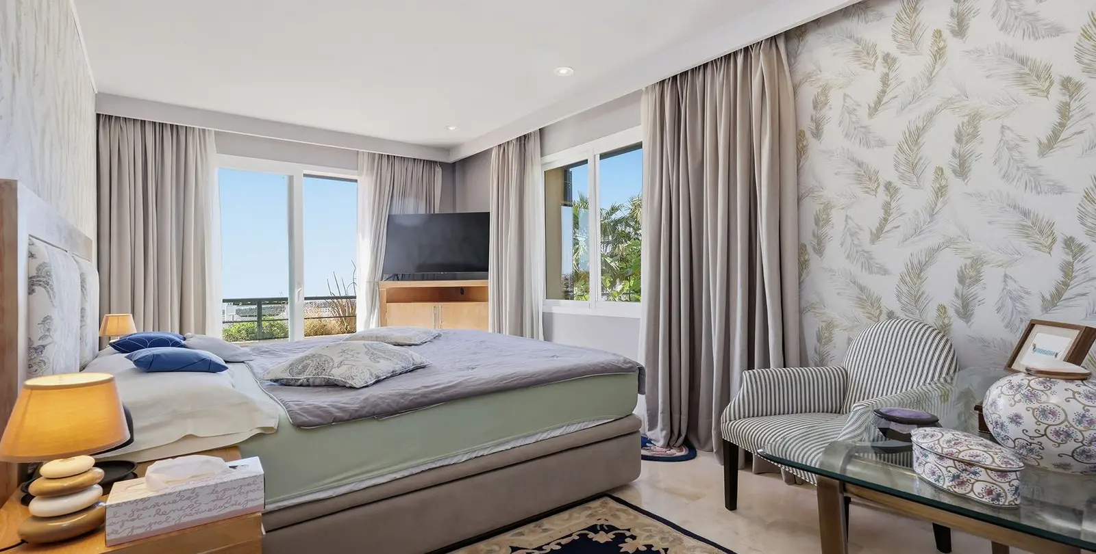 Sale of middle floor apartment in Doña Julia 5