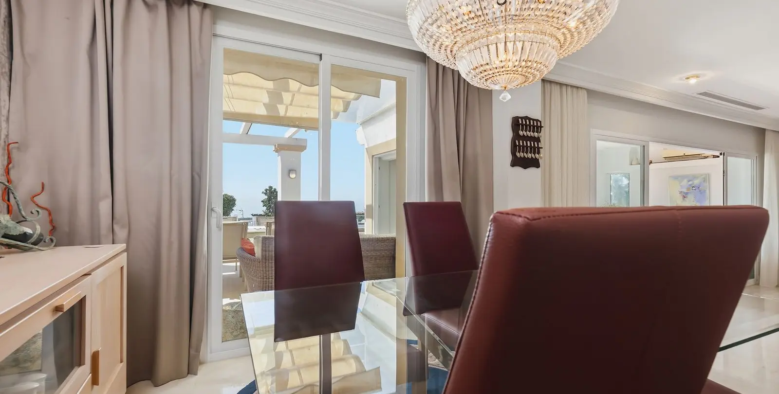 Sale of middle floor apartment in Doña Julia 6