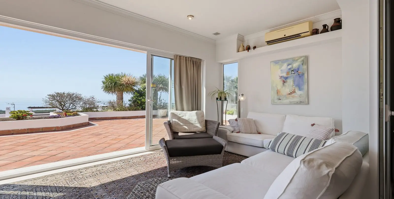 Sale of middle floor apartment in Doña Julia 7