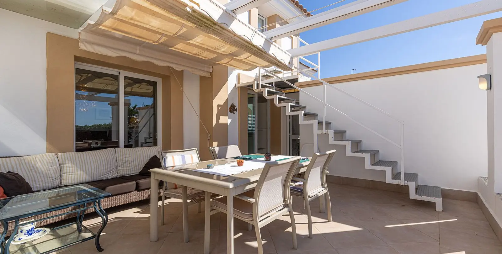 Sale of middle floor apartment in Doña Julia 8