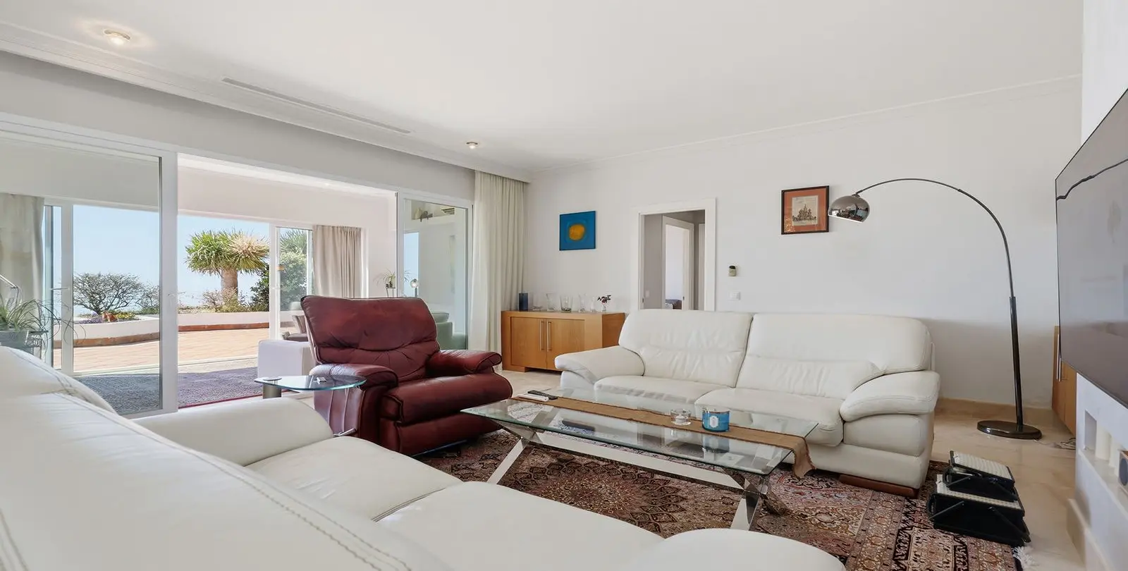 Sale of middle floor apartment in Doña Julia 9