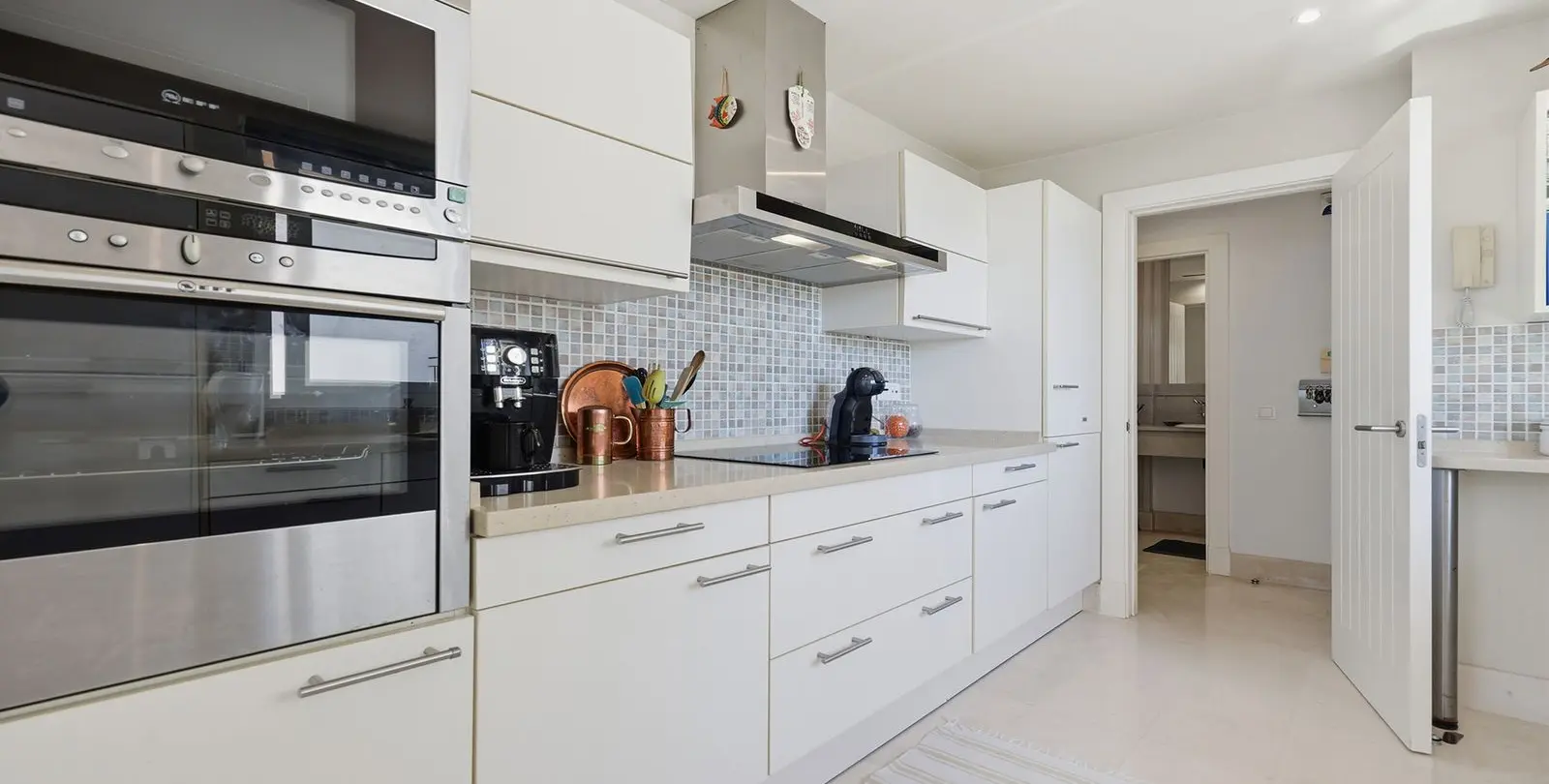 Sale of middle floor apartment in Doña Julia 10