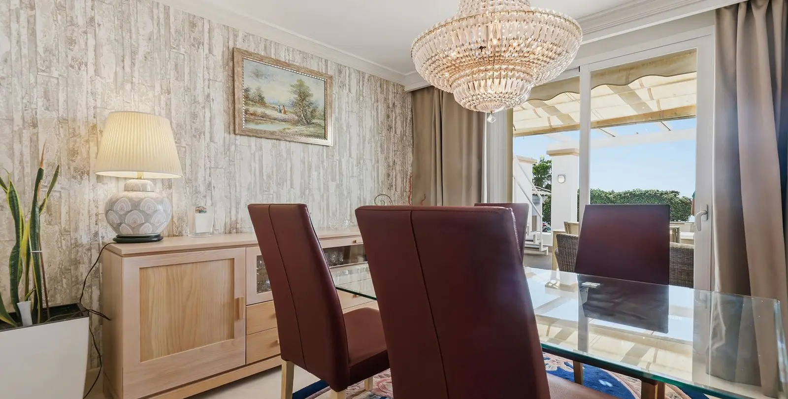 Sale of middle floor apartment in Doña Julia 13