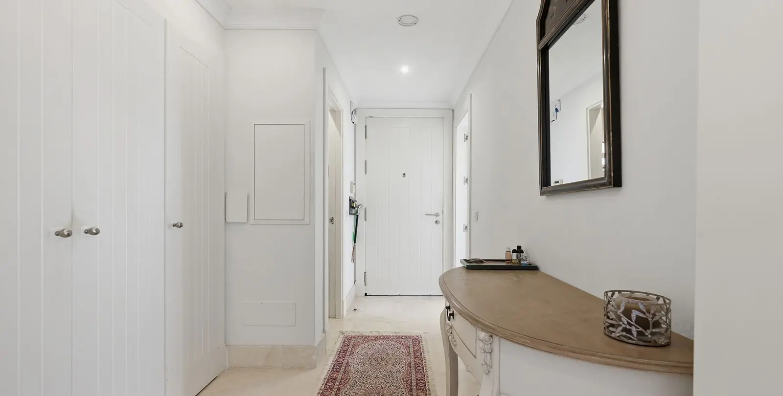 Sale of middle floor apartment in Doña Julia 15