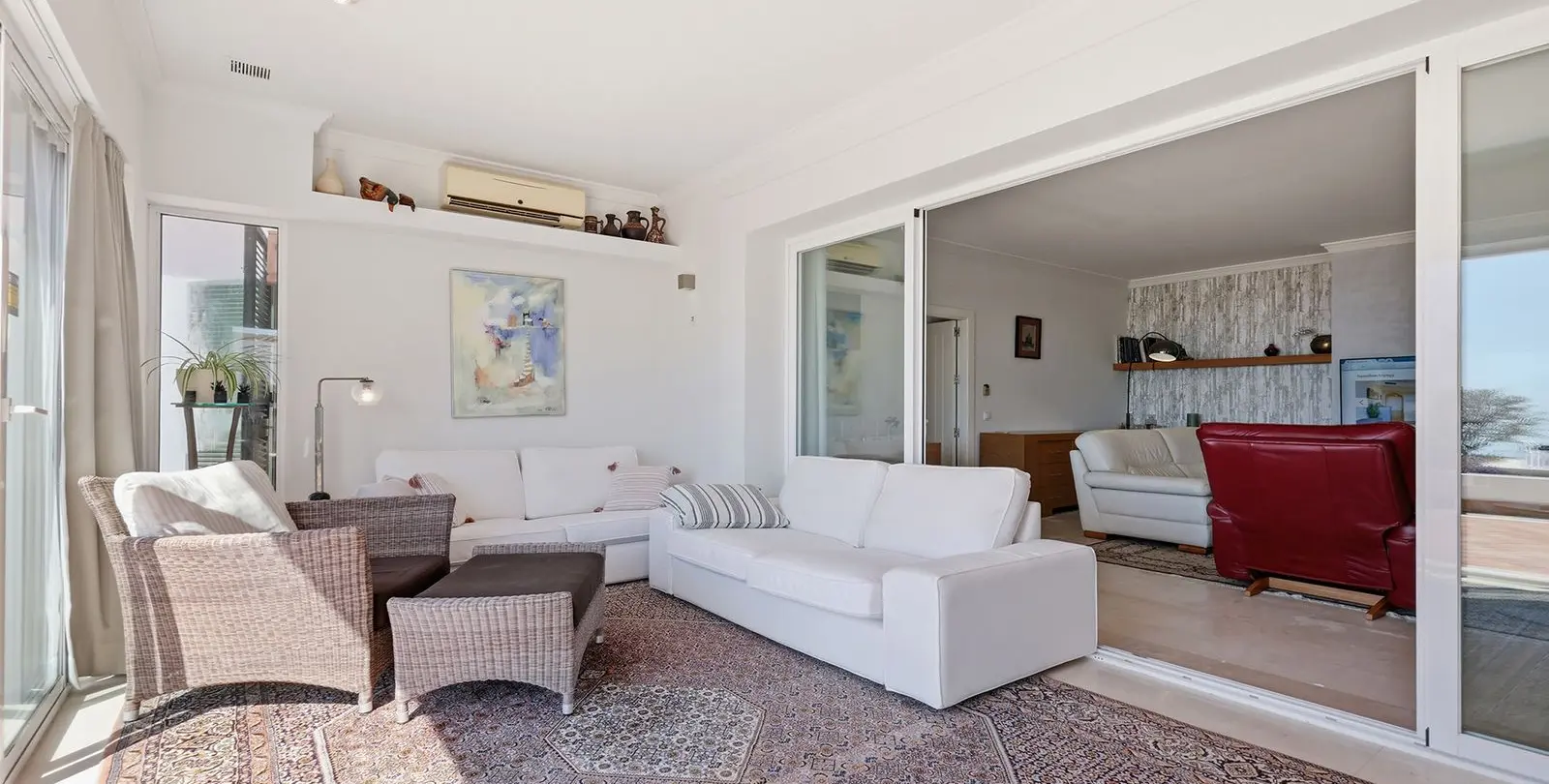 Sale of middle floor apartment in Doña Julia 16