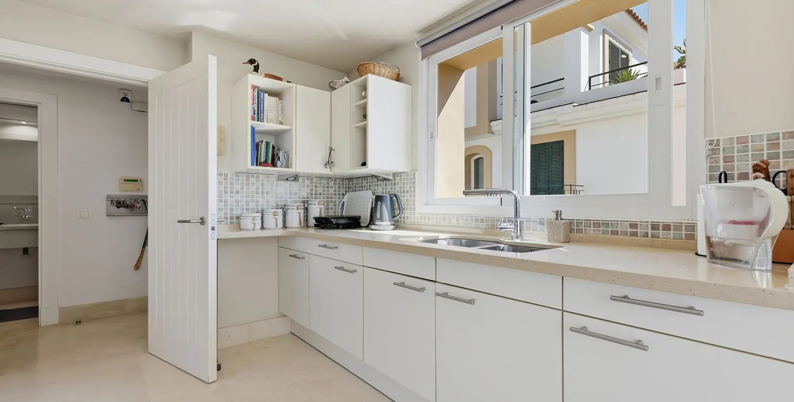 Sale of middle floor apartment in Doña Julia 19