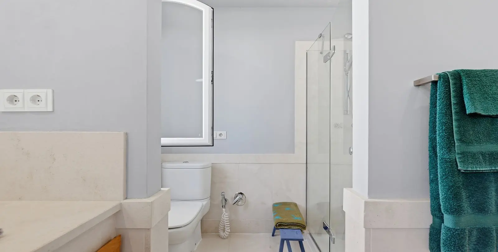 Sale of middle floor apartment in Doña Julia 25