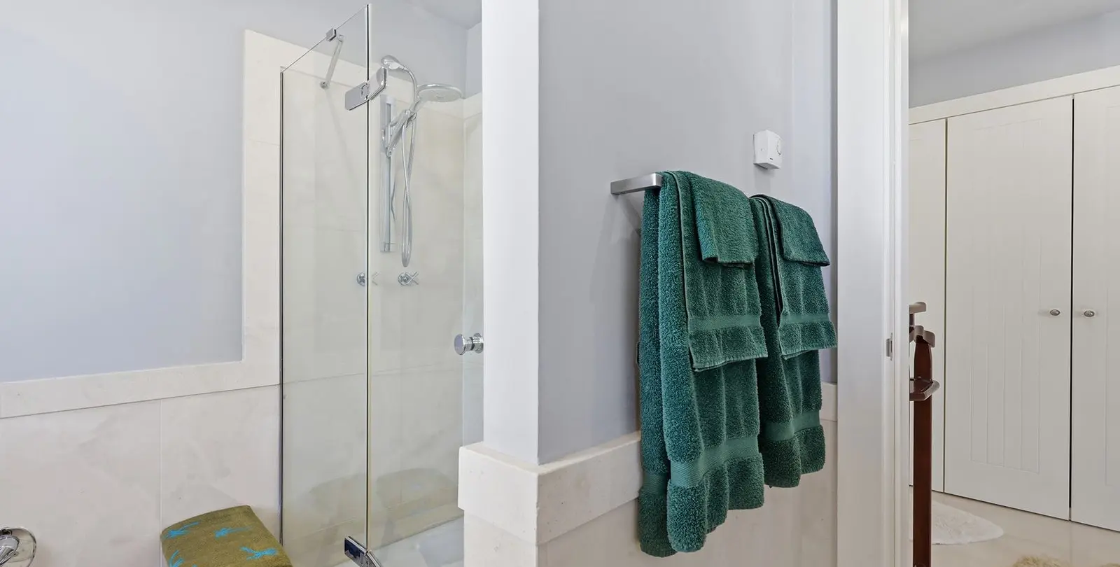 Sale of middle floor apartment in Doña Julia 26