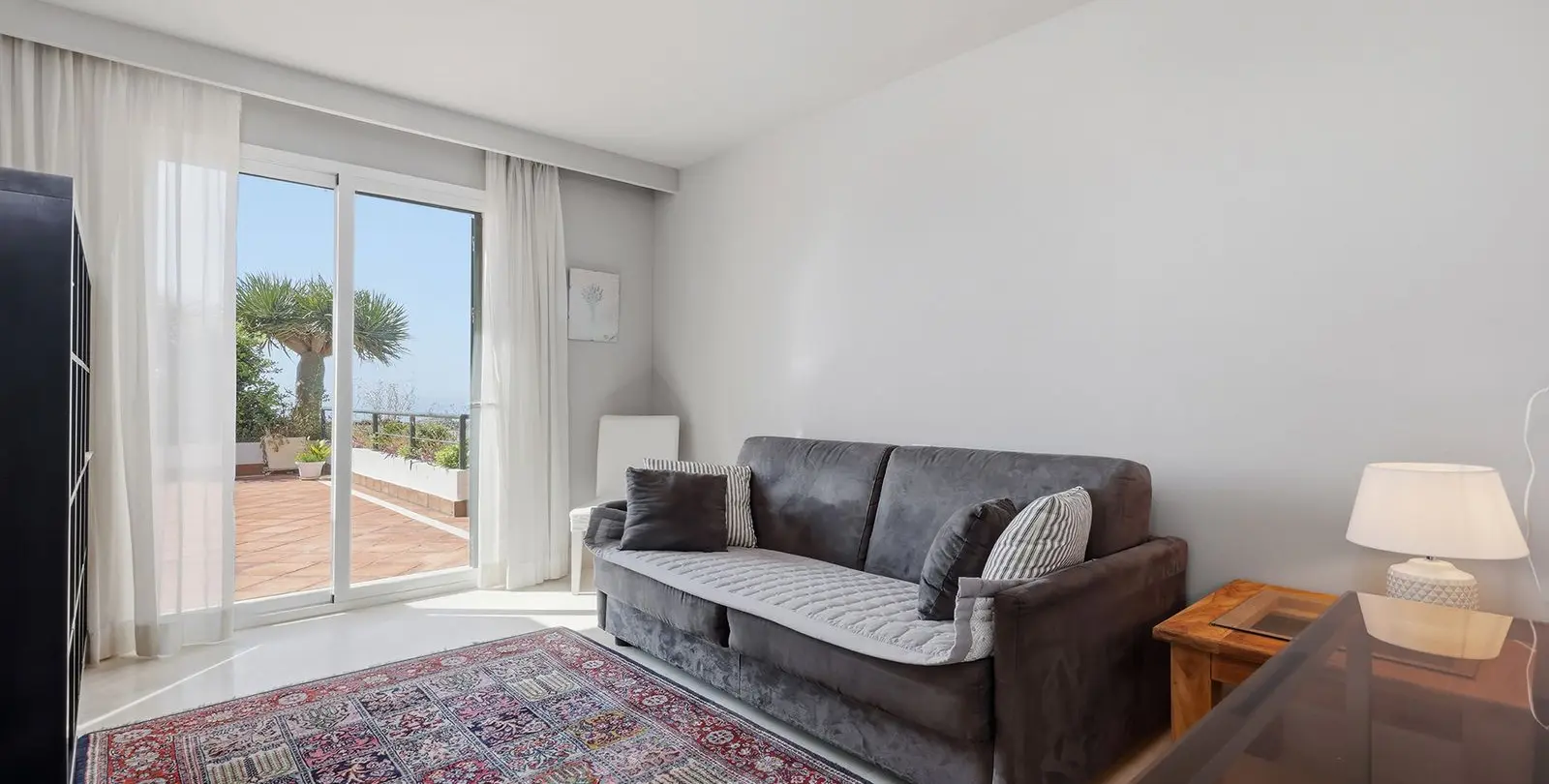 Sale of middle floor apartment in Doña Julia 28