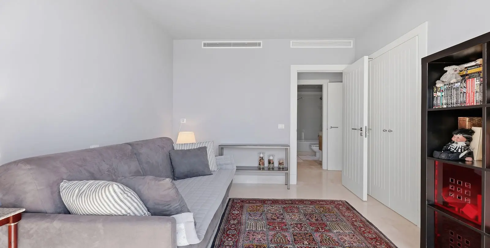 Sale of middle floor apartment in Doña Julia 29