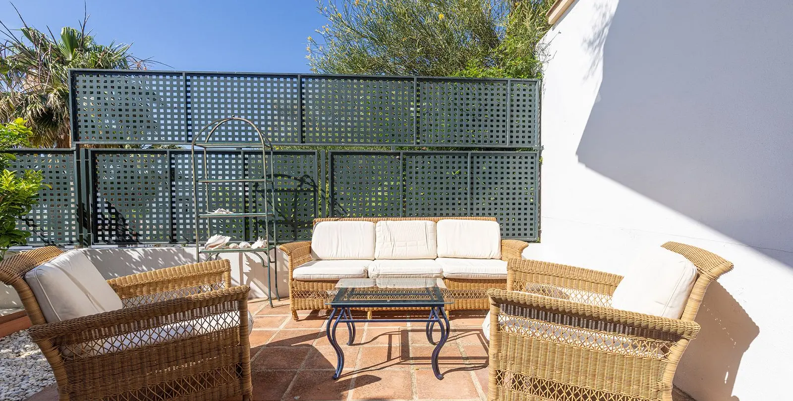 Sale of middle floor apartment in Doña Julia 33