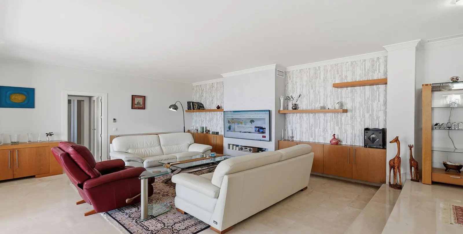 Sale of middle floor apartment in Doña Julia 36