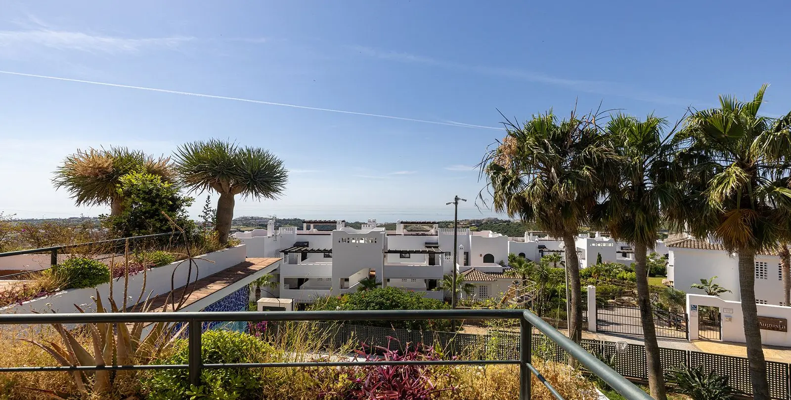Sale of middle floor apartment in Doña Julia 39