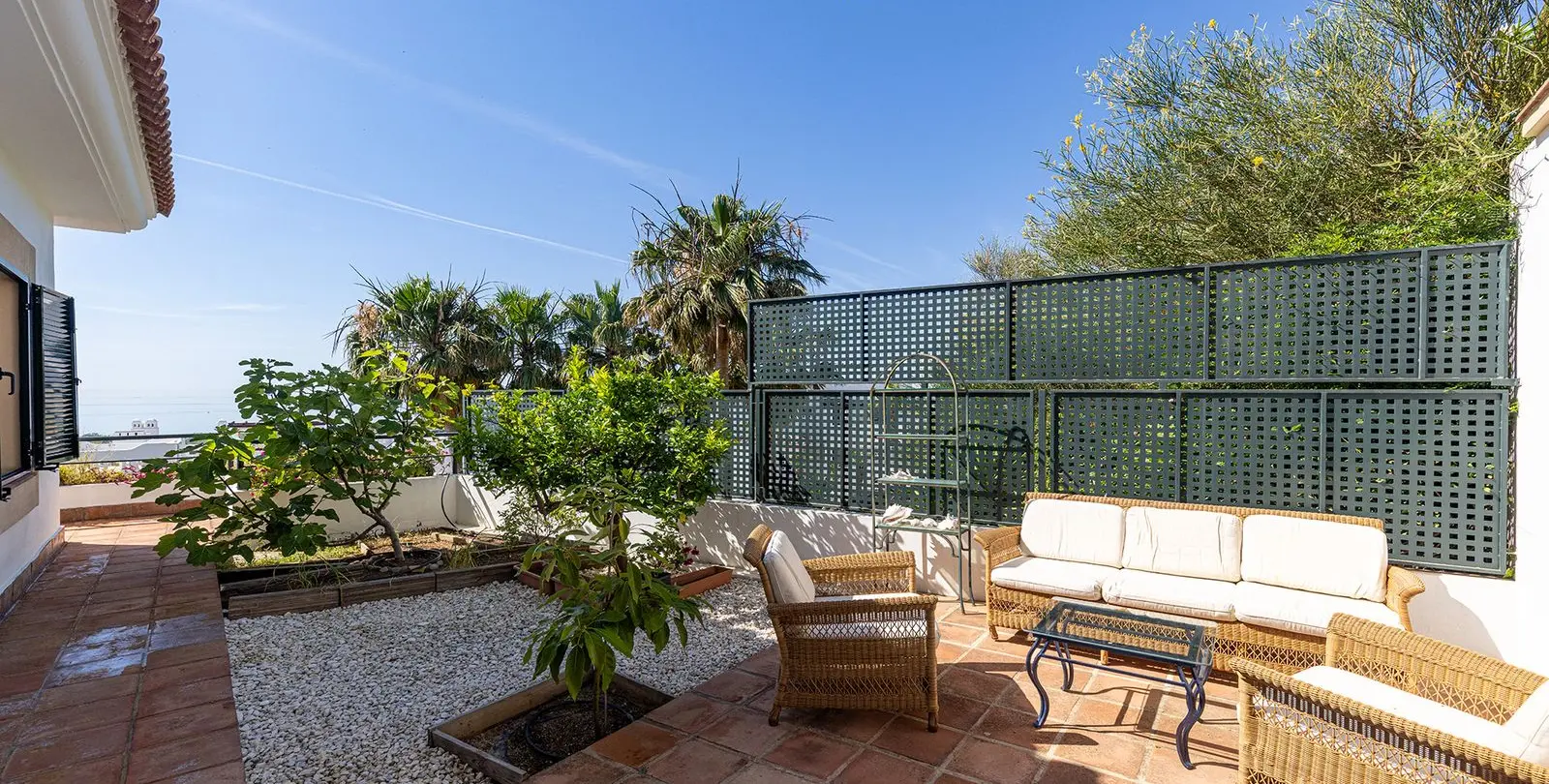 Sale of middle floor apartment in Doña Julia 40