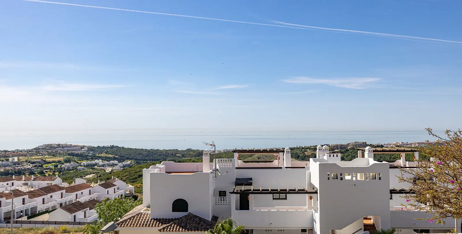 Sale of middle floor apartment in Doña Julia 43