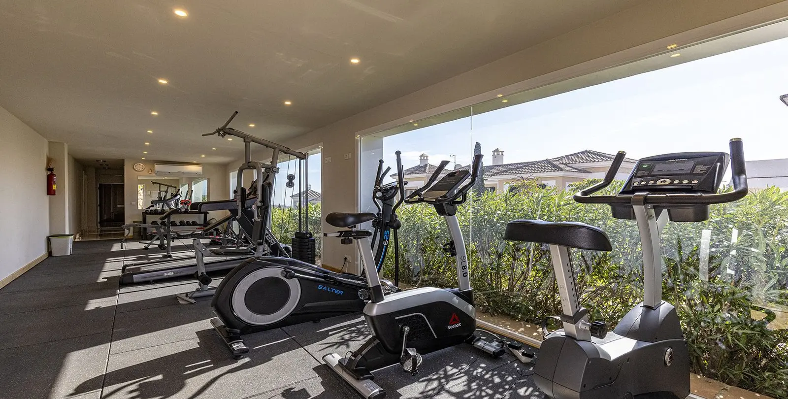 Sale of middle floor apartment in Doña Julia 44