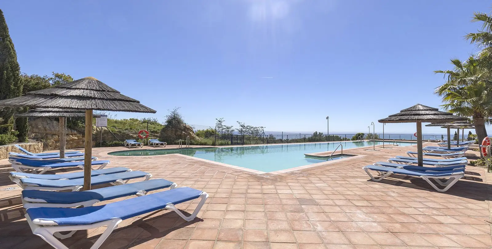 Sale of middle floor apartment in Doña Julia 46
