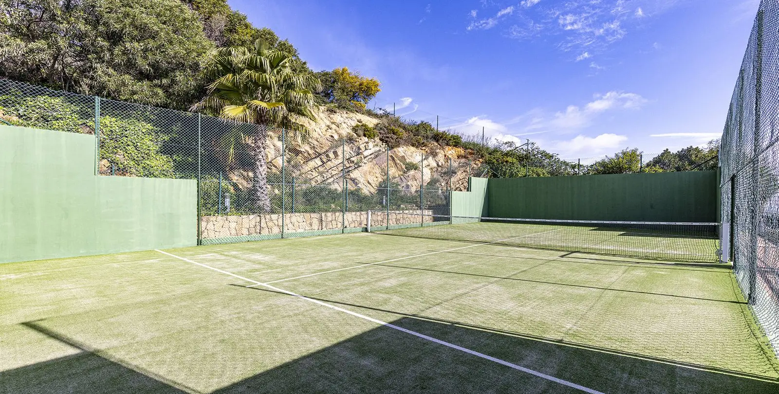 Sale of middle floor apartment in Doña Julia 48